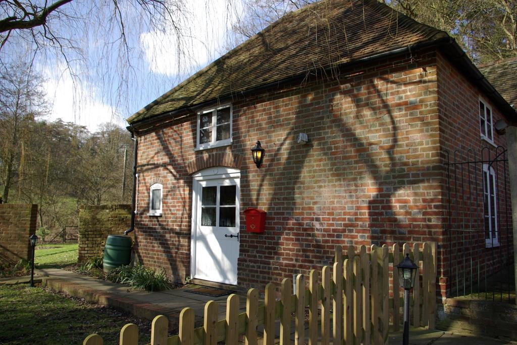 Leeds Castle Holiday Cottages Maidstone Room photo